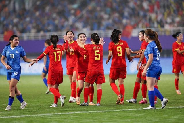 国足女足全力备战比赛，追求胜利